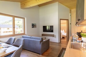 Unclassified image, 2 of 42, button