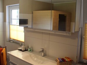 Unclassified image, 5 of 27, button