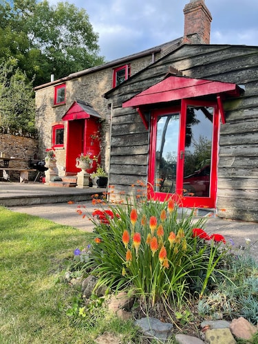 Camp Cottage the perfect  escape and hideaway for a couple and  dogs