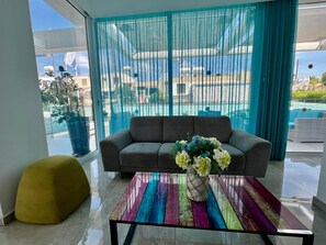 Lobby sitting area - Sunny Blue Hotel (Ayia Napa)