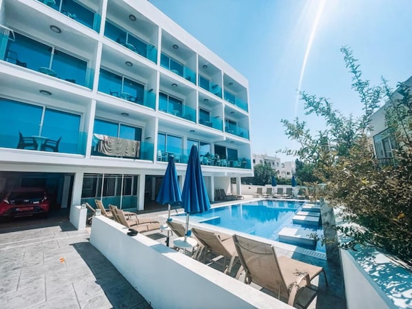 Seasonal outdoor pool - Sunny Blue Hotel (Ayia Napa)