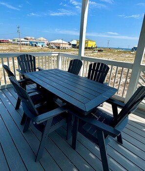 Outdoor dining - Dog Friendly Private Beach House in Beautiful Fort Morgan, Alabama!  (Gulf Shores)