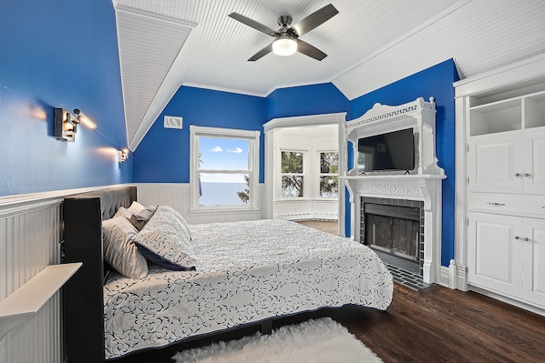 5 bedrooms, iron/ironing board, free WiFi, bed sheets