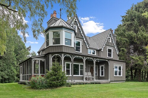 Ryder Cup! Lakefront Victorian with Carriage House