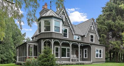 Ryder Cup! Lakefront Victorian with Carriage House