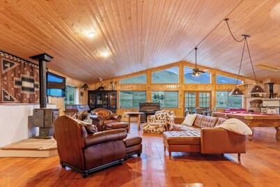  Western Ranch for Weddings, Retreats, Reunions. Sleeps 30 in two lodging units,