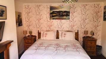 4 bedrooms, iron/ironing board, travel cot, WiFi