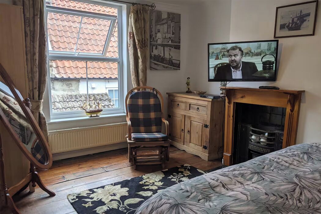4 bedrooms, iron/ironing board, travel cot, WiFi