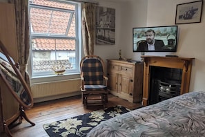 4 bedrooms, iron/ironing board, travel cot, WiFi