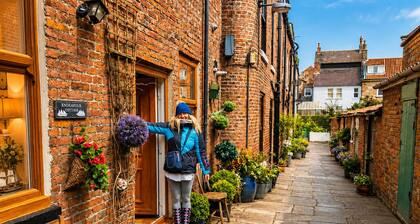 Historic Fisherman’s Cottage Whitby Quiet Old Yard Sleeps 6