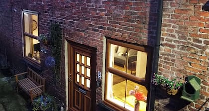 Whitby Holiday Cottage old fishermans residence sleeps 6