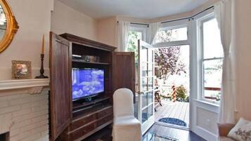 TV, DVD player, books, offices