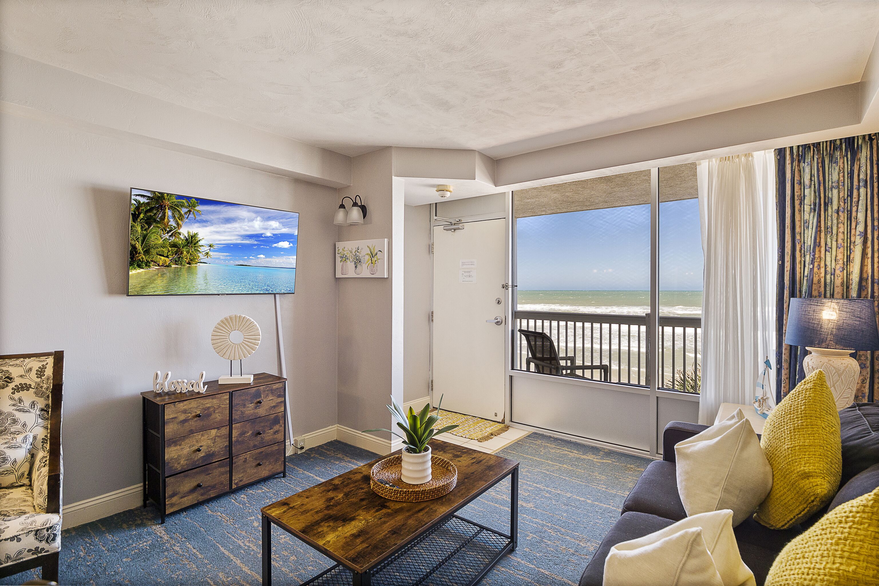 ★Stylish & Comfy ☀Sunrise & Ocean View  65" Smart TV  Daytona Beach Resorts