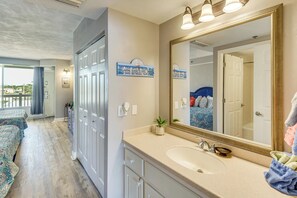 Combined shower/bathtub, hair dryer, towels, soap