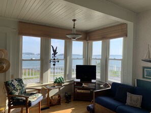 TV, books - EAGLE'S REST (Jonesport)