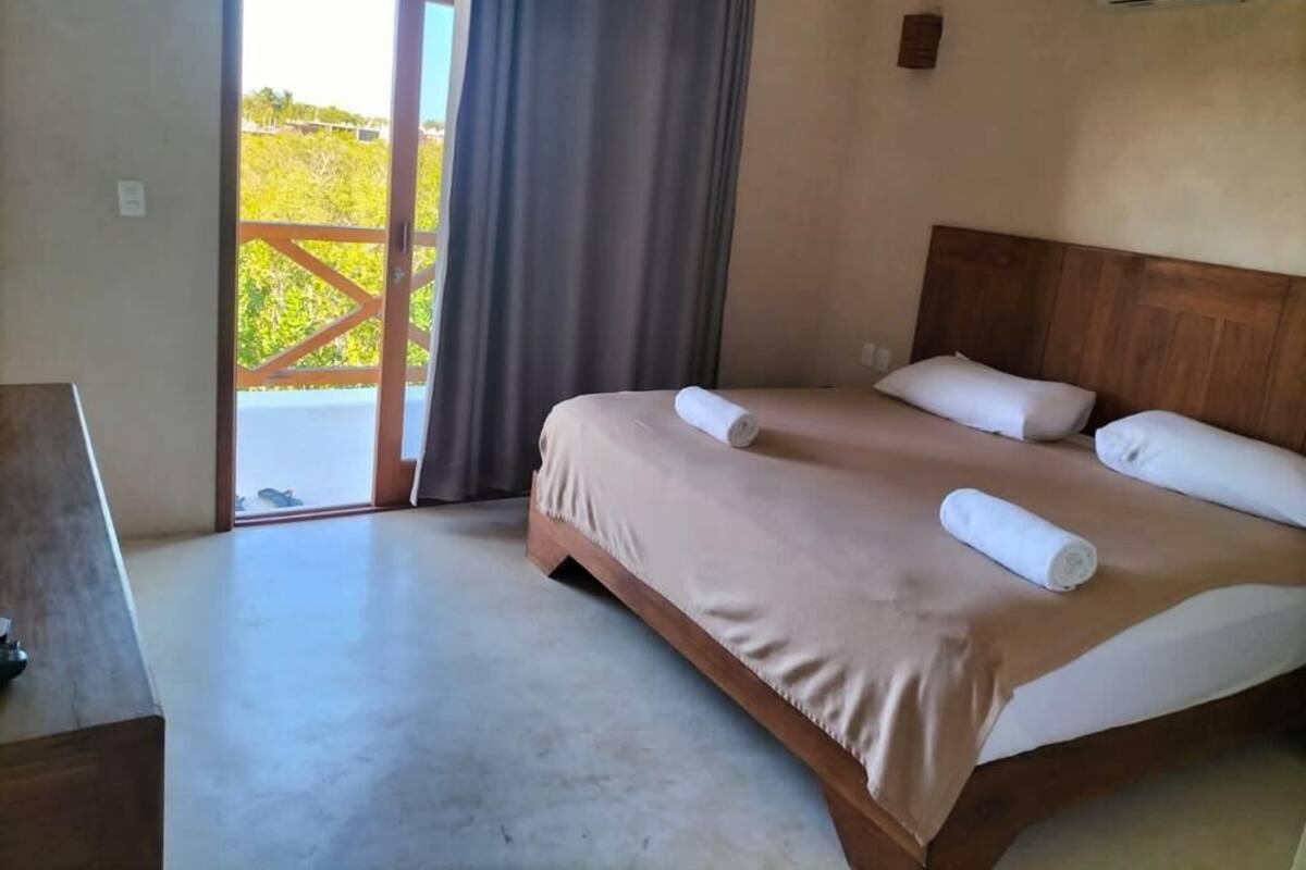 Desk, WiFi (free), bed sheets