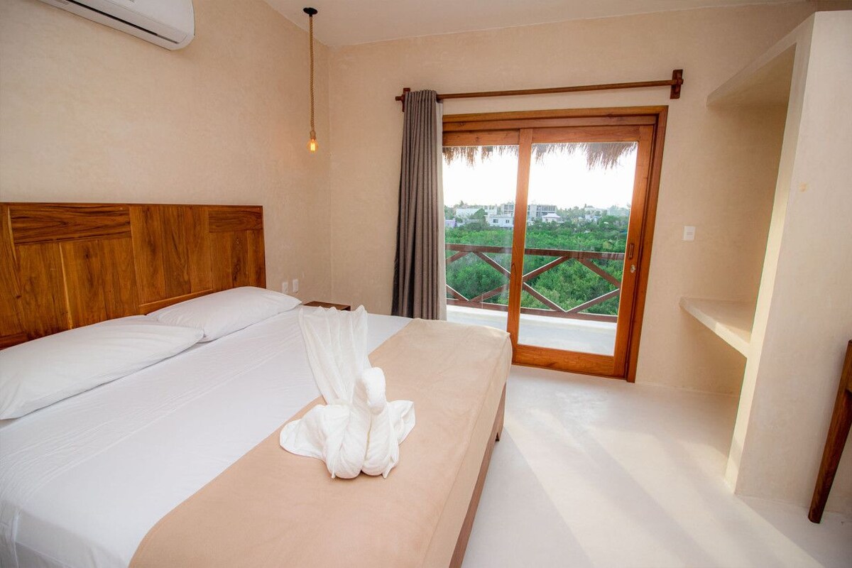 Desk, WiFi (free), bed sheets