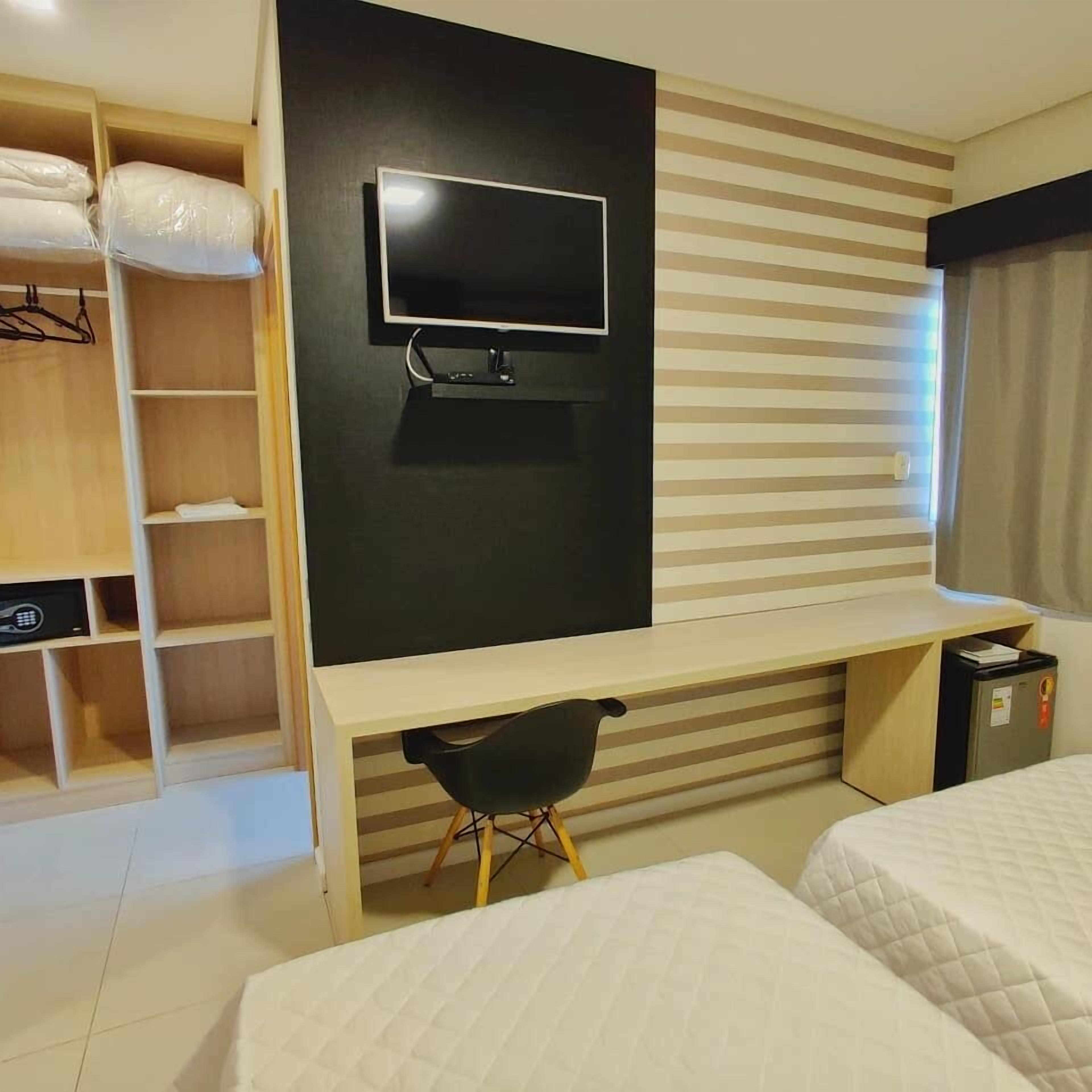 deluxe double or twin room | 1 bedroom, minibar, desk, laptop workspace