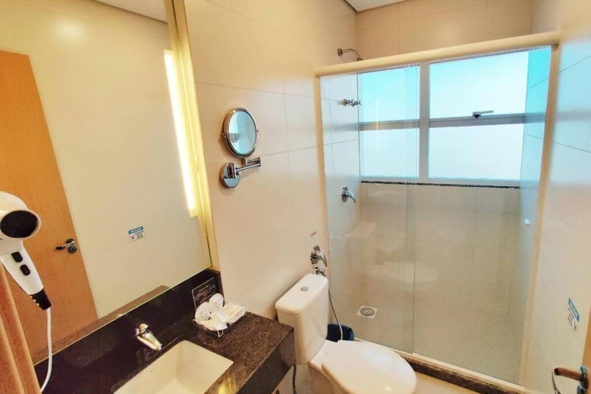 deluxe double or twin room | bathroom | shower, rainfall showerhead, free toiletries, hair dryer