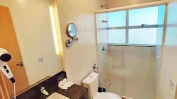 Deluxe Twin Room | Bathroom