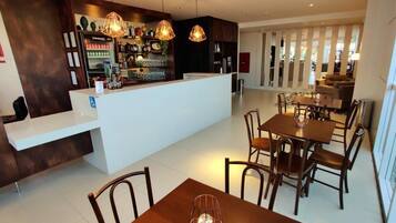 Free continental breakfast on weekdays