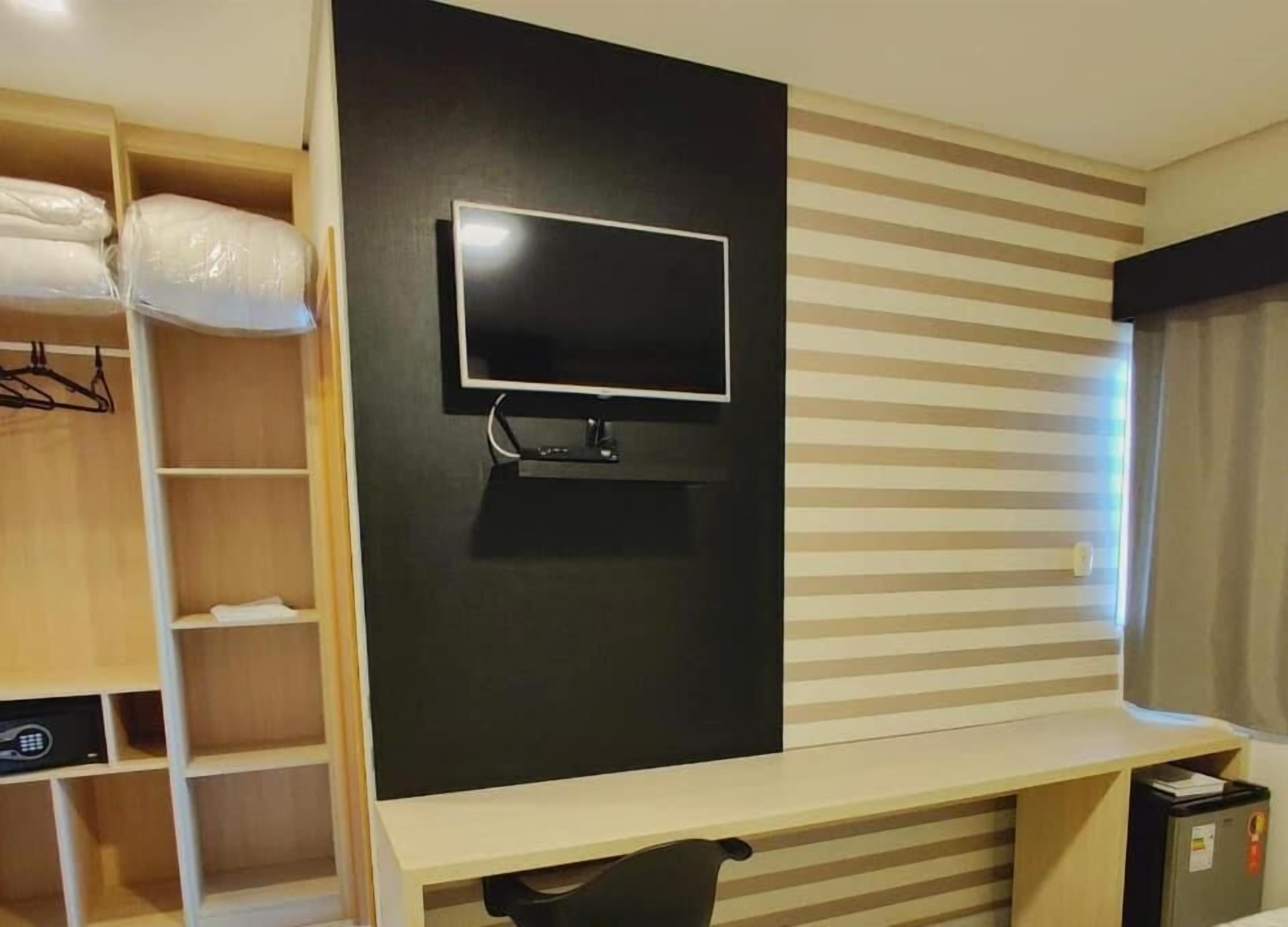 deluxe double room | 1 bedroom, minibar, desk, laptop workspace