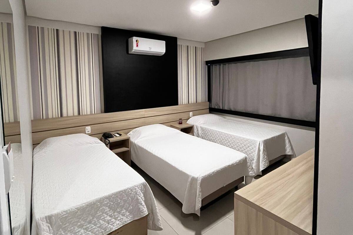 經濟三人房 | 迷你吧、書桌、手提電腦工作空間、隔音