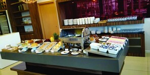 Petit déjeuner continental compris en semaine