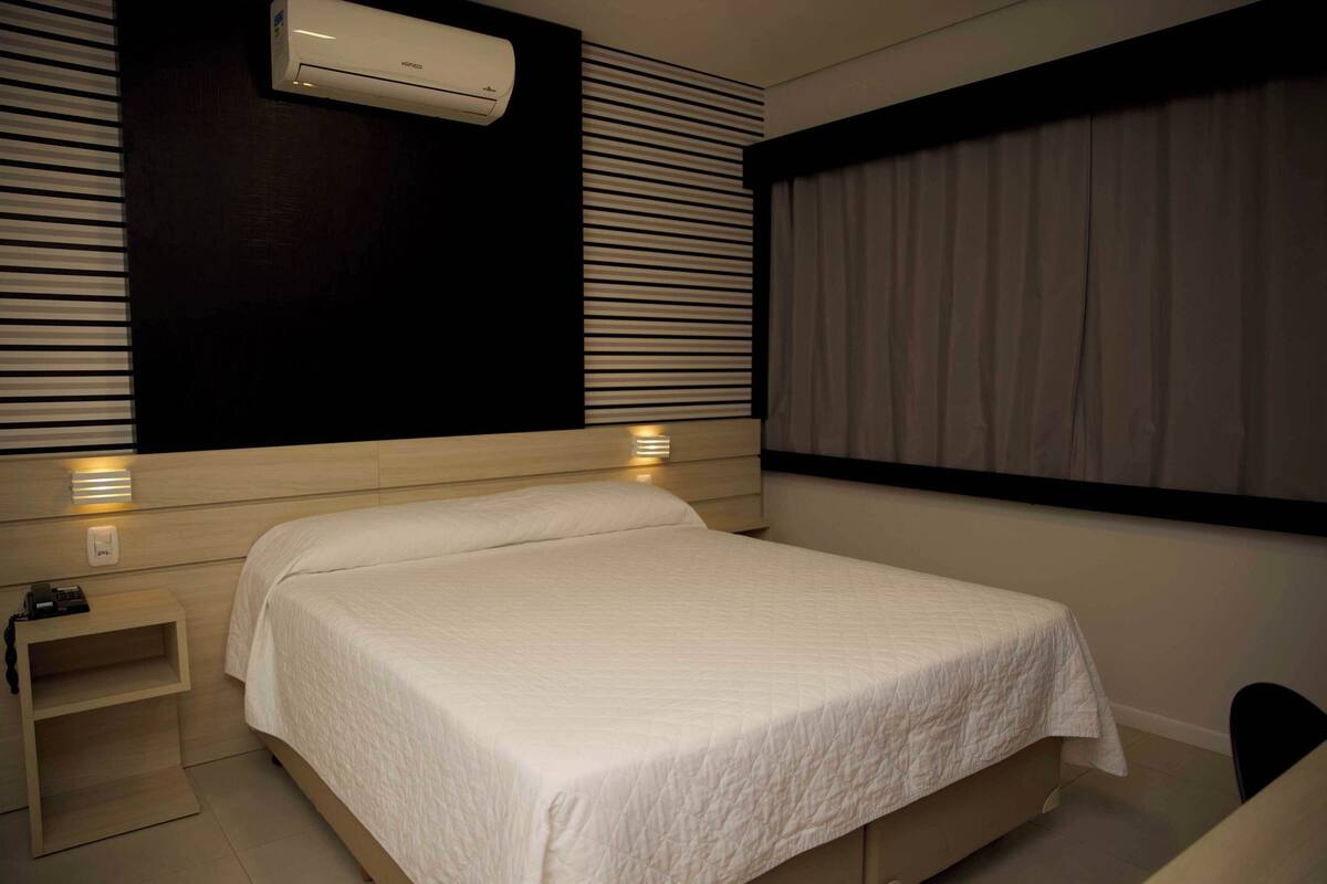 deluxe double room | 1 bedroom, minibar, desk, laptop workspace