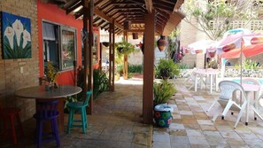 تناول الطعام بالخارج