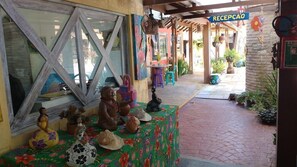 المنطقة المحيطة بالمنشأة