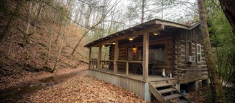 Sycamore Rustic Log Cabin: Compact Cabin w/ the Essentials For Your Vacation