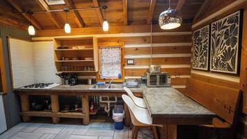 Fridge, stovetop, coffee/tea maker, toaster