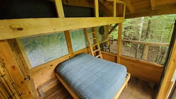 1 bedroom, desk