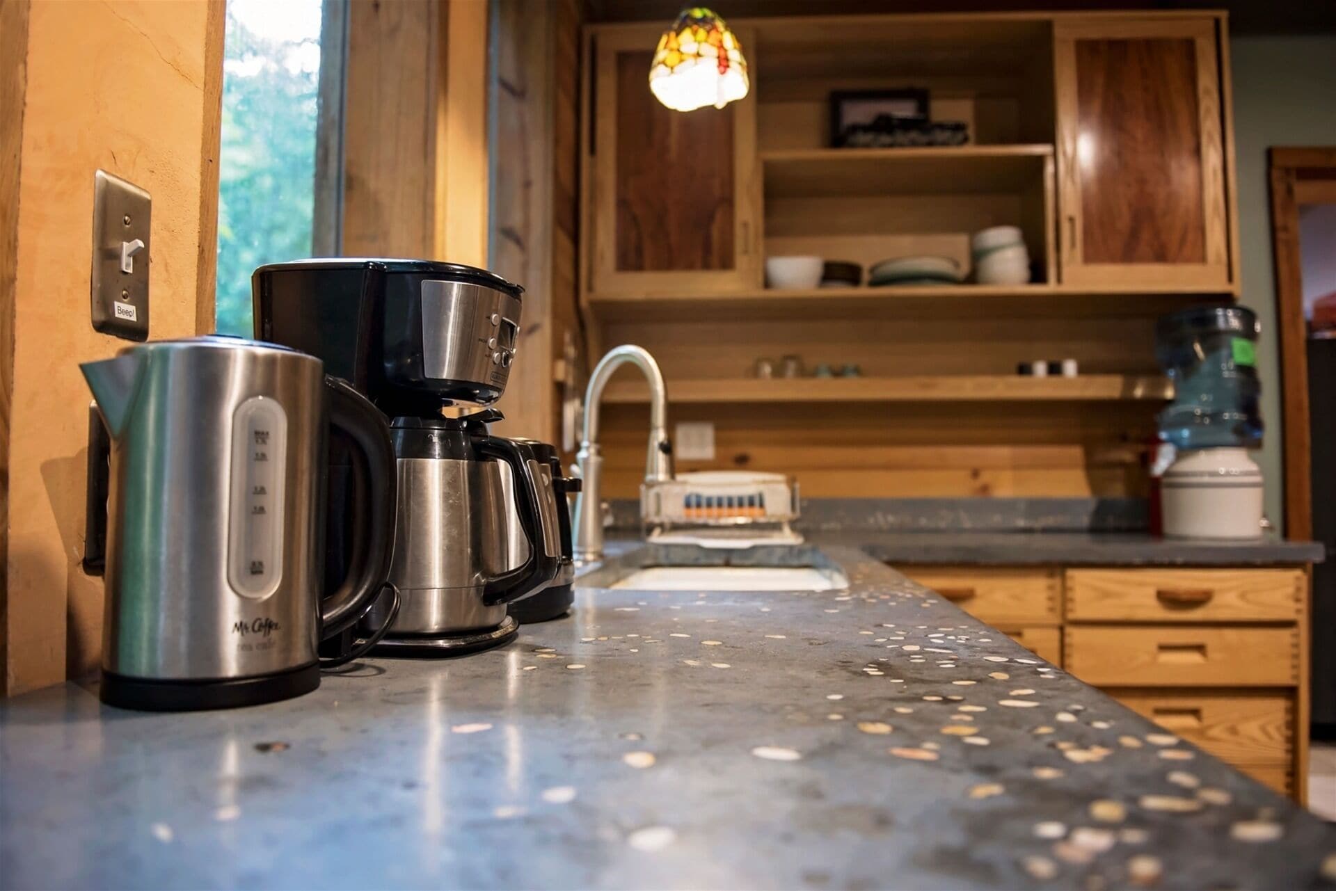 Fridge, oven, stovetop, coffee/tea maker