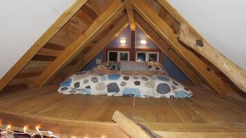 2 bedrooms, desk, WiFi