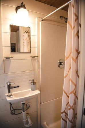 Baignoire, serviettes fournies
