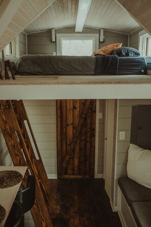 1 slaapkamer, een bureau