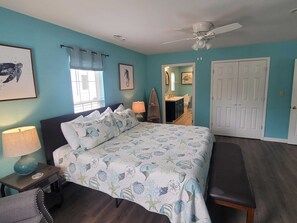 4 Schlafzimmer, Schreibtisch, Reisekinderbett, WLAN