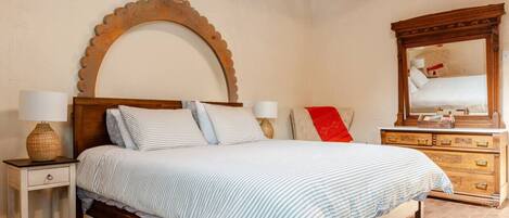 1 habitación, escritorio, tabla de planchar con plancha y wifi