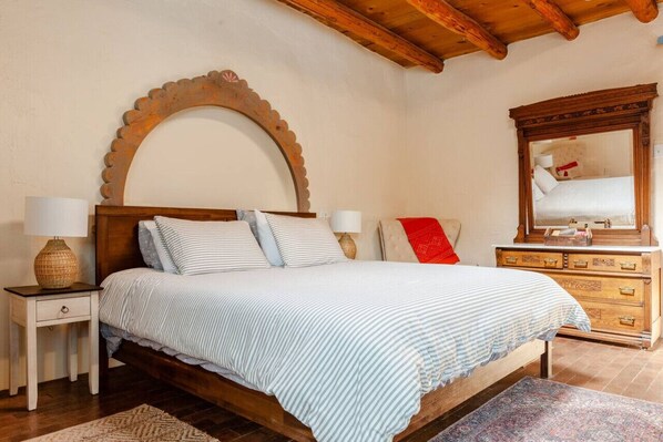 1 bedroom, desk, iron/ironing board, WiFi