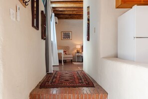 TV, fireplace - Casita Azul: historic and cozy Santa Fé adobe (Santa Fe)