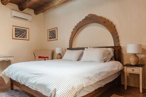 1 habitación, escritorio, tabla de planchar con plancha y wifi 