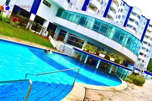 Outdoor pool, a heated pool