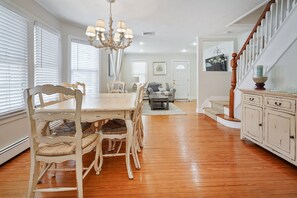 Dining - Make the Great Escape to Avon by the Sea! (Avon-by-the-Sea)