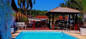 Vista frontal de la propiedad