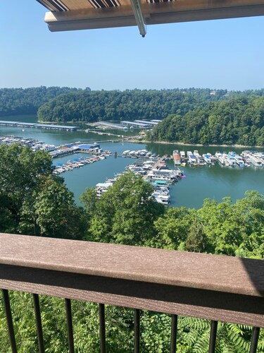 Lake House with stunning view of Lake Cumberland
