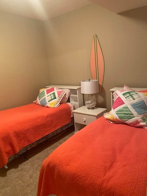 4 chambres, bureau, fer et planche à repasser, accès au Wi-Fi (inclus)