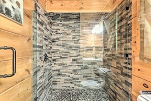 Ensemble douche/baignoire, serviettes fournies