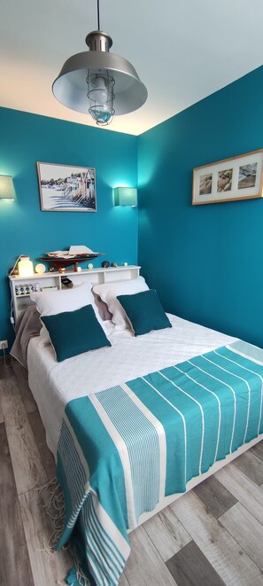4 bedrooms, iron/ironing board, free WiFi, bed sheets